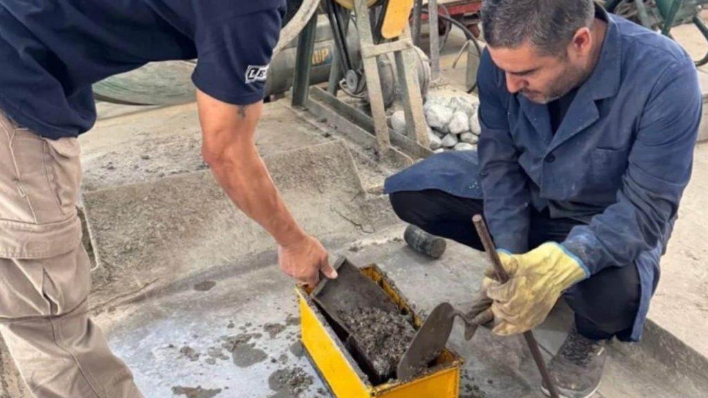 Bonaerenses desarrollan ecobloques con plástico reciclado para construir viviendas
