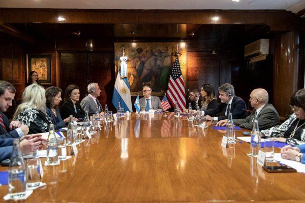 Argentina rompe con la OMS y redefine su política sanitaria