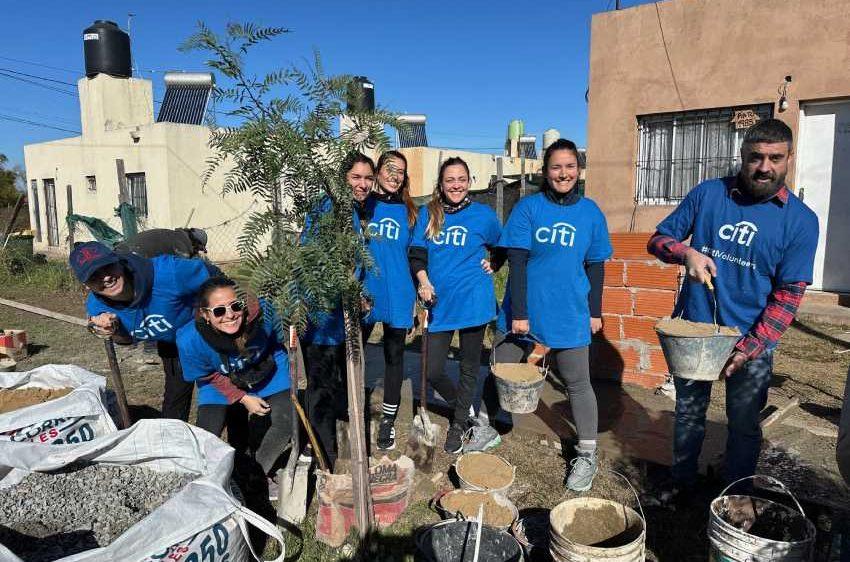 la organización social Vivienda Digna avanza en la construcción y mejoras de hogares en la localidad de Derqui.