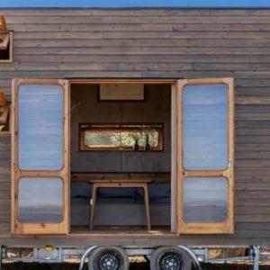 Sin conexión eléctrica y 100% funcional, así es la casa prefabricada ideal para irse de viaje