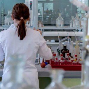 El Gobierno de Milei elimina «trabas» para importar insumos científicos