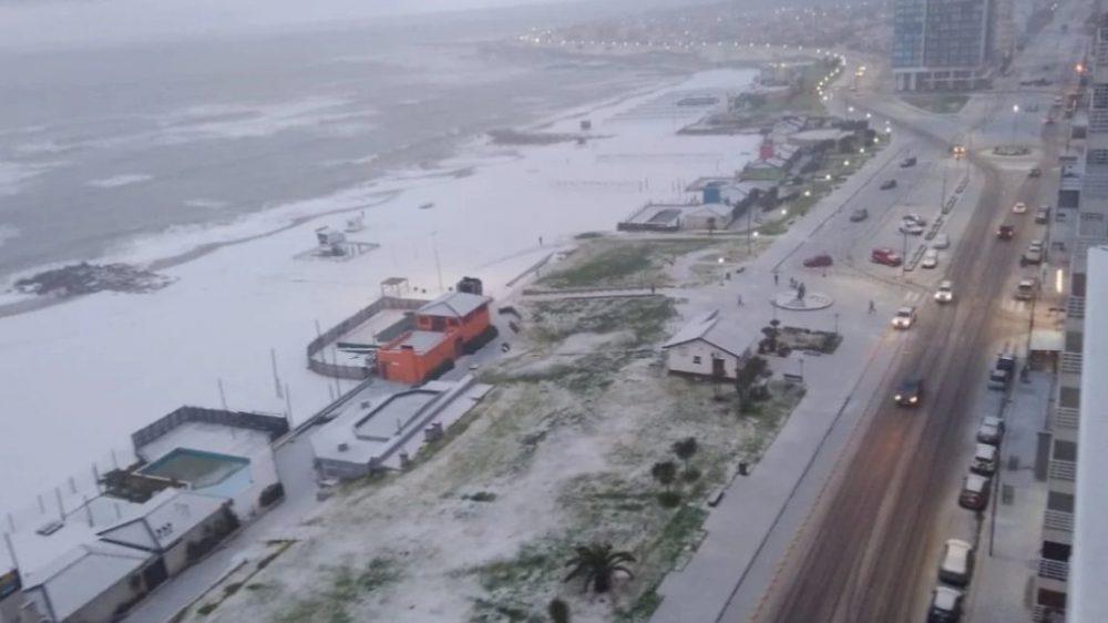 ¿Frío y nieve? La postal que dejó el clima extremo en una importante ciudad de Costa Atlántica