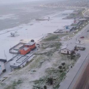 ¿Frío y nieve? La postal que dejó el clima extremo en una importante ciudad de Costa Atlántica
