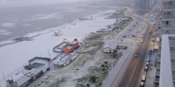 ¿Frío y nieve? La postal que dejó el clima extremo en una importante ciudad de Costa Atlántica