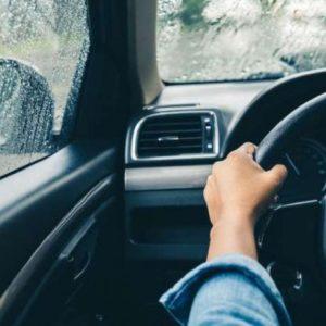 3 simples trucos para desempañar los vidrios del auto sin usar el aire acondicionado y ahorrar combustible
