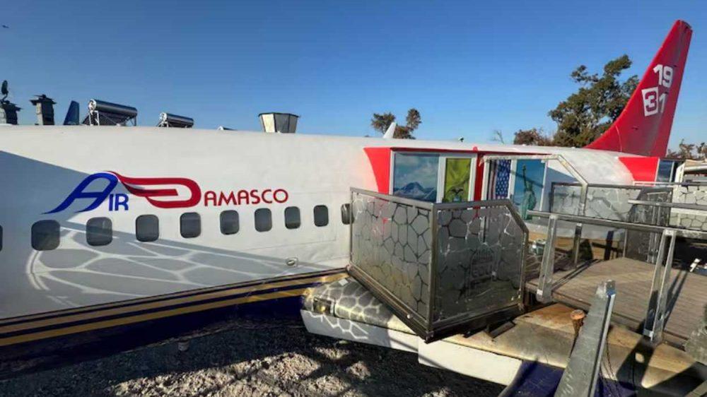 Cómo es el primer hotel del país hecho con aviones reciclados