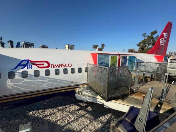 Cómo es el primer hotel del país hecho con aviones reciclados