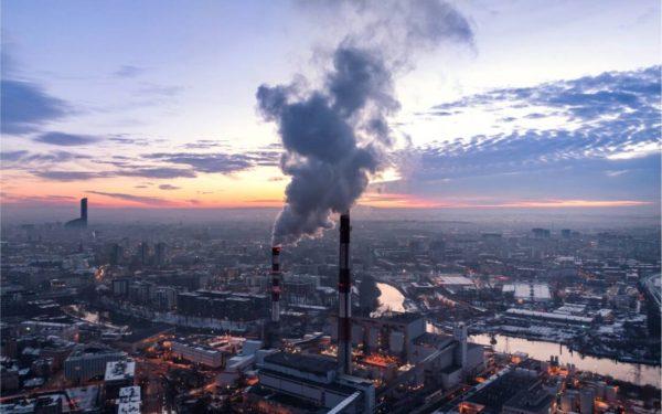 La contaminación del aire eleva el riesgo de demencia, advierten