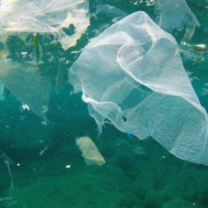 La enorme cantidad de plástico que genera el mundo y solo recicla menos del 10%