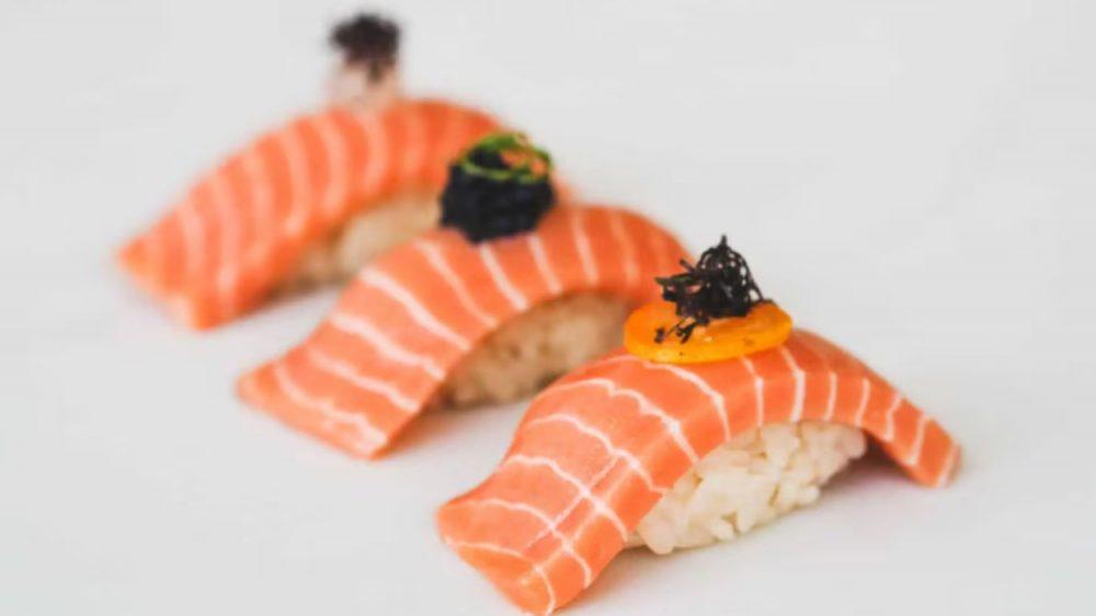 salmón cultivado en un laboratorio
