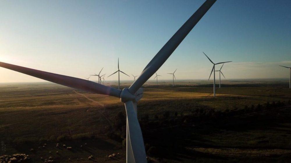 La mayor generadora de energía del país también se sube a “la moda” de las renovables