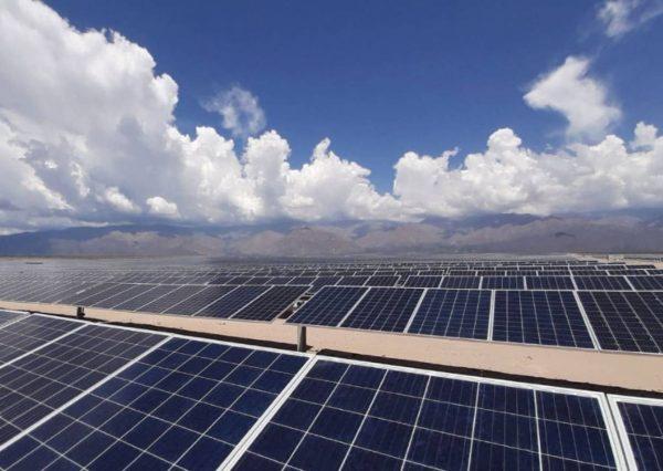 La mayor generadora de energía del país también se sube a “la moda” de las renovables