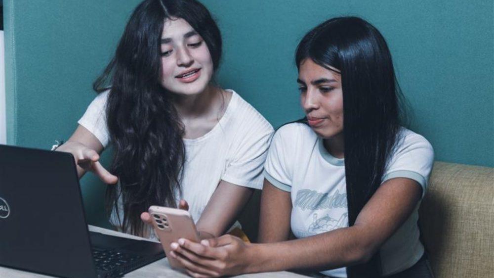 Telecom lanza Chicas digitalers