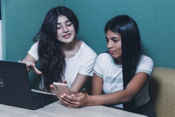 Telecom lanza Chicas digitalers