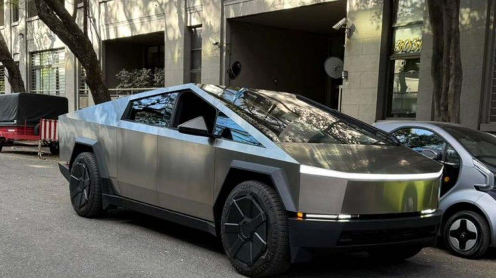 Tesla Cybertruck desembarcó en Argentina: precio, características y todo lo que hay que saber