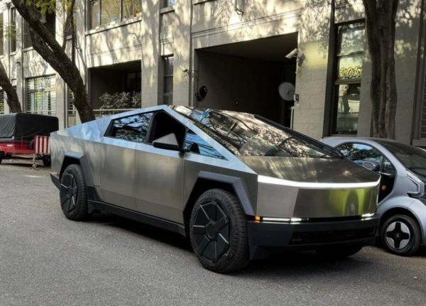 Tesla Cybertruck desembarcó en Argentina: precio, características y todo lo que hay que saber