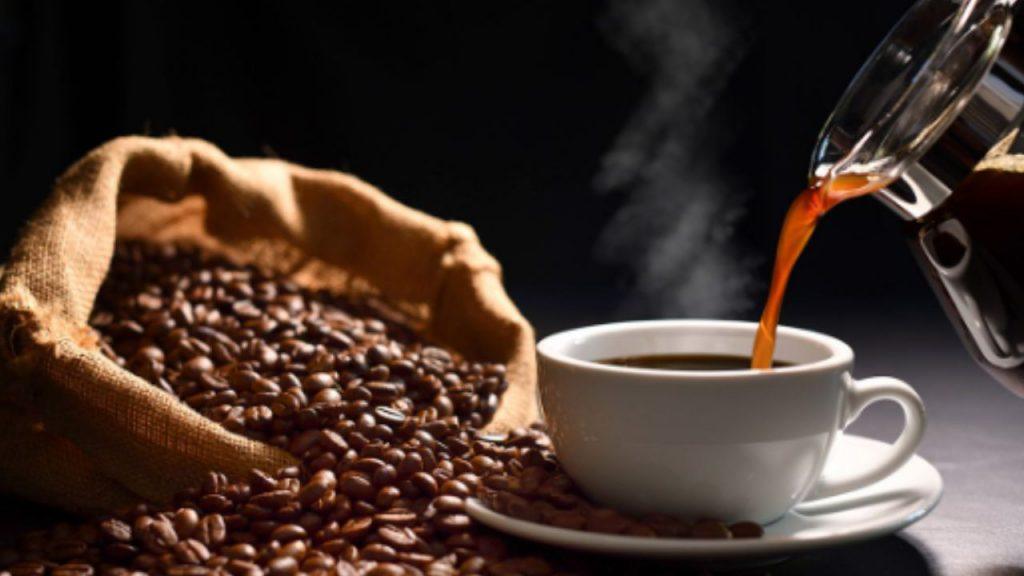Una nueva tendencia hace repensar el consumo: qué son los “cafés de basura”
