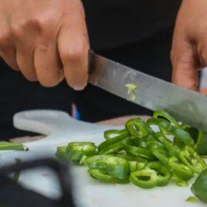 Revelan por qué cortar en tablas de plástico no es bueno para la salud