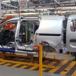 Una automotriz planea exportar 100 mil autos al año por el puerto de Rosario