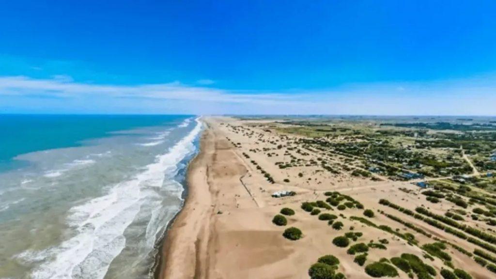 El pueblo rural que combina la calma del campo con playas únicas en Buenos Aires