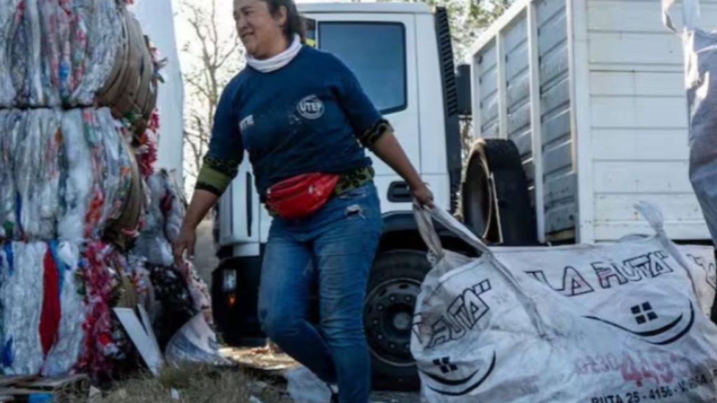 Los recicladores están en crisis y no les alcanza para vivir: “Antes me alcanzaba y ahora no”