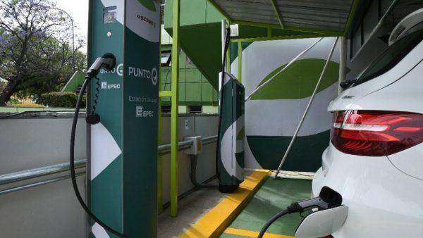 Boom eléctrico en Argentina: autos sin aranceles, pero ¿dónde cargarlos?