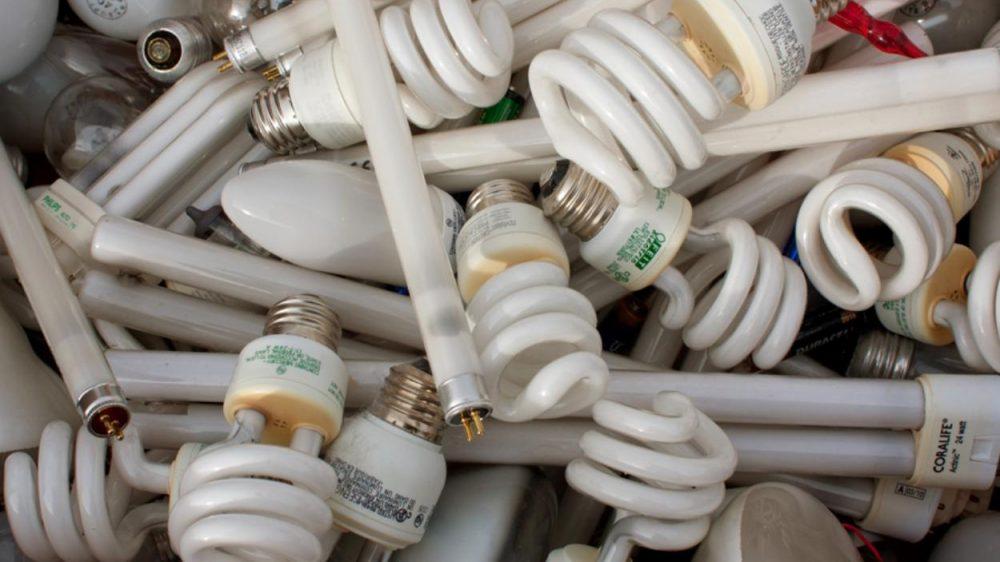 Qué hacer con las lámparas usadas y por qué no hay que tirarlas a la basura