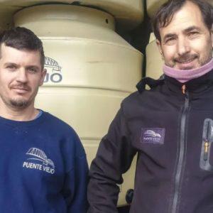 Cómo funciona la fábrica argentina que hace distintos objetos con plástico reciclado
