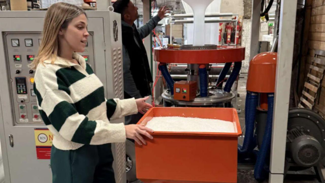 Una pyme familiar revoluciona el mercado con bolsas compostables que desaparecen en 90 días