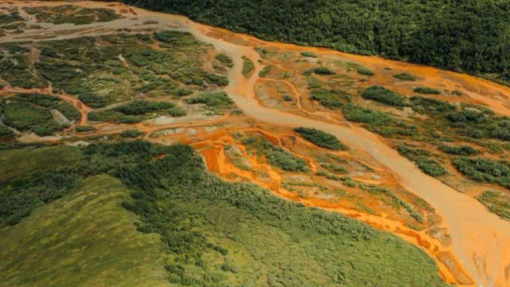 Los ríos de Alaska se tornaron naranja y este fenómeno alarma a los científicos