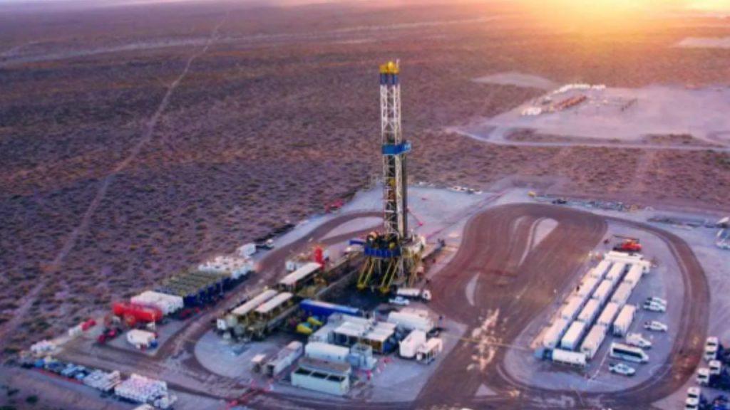 Un gigante proyecta alcanzar los 100 mil barriles diarios en Vaca Muerta para 2027