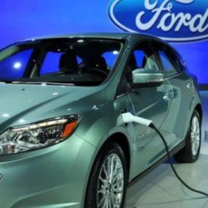 Milei mantiene los beneficios fiscales para importar autos eléctricos durante el 2026