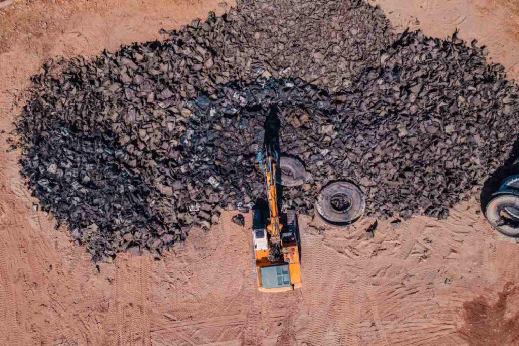 Reciclan 100% de neumáticos mineros y los transforman en productos para la comunidad