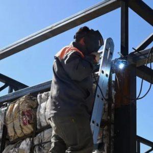 Una empresa cordobesa convierte botellas plásticas en viviendas sostenibles