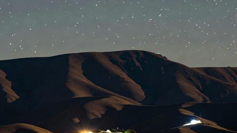 Una importante ciudad de Córdoba regula la iluminación urbana para proteger el cielo nocturno