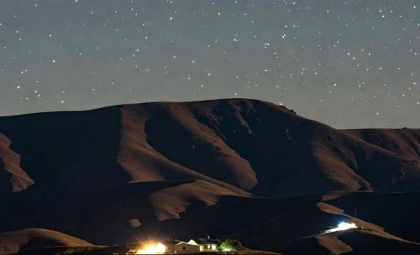 Una importante ciudad de Córdoba regula la iluminación urbana para proteger el cielo nocturno
