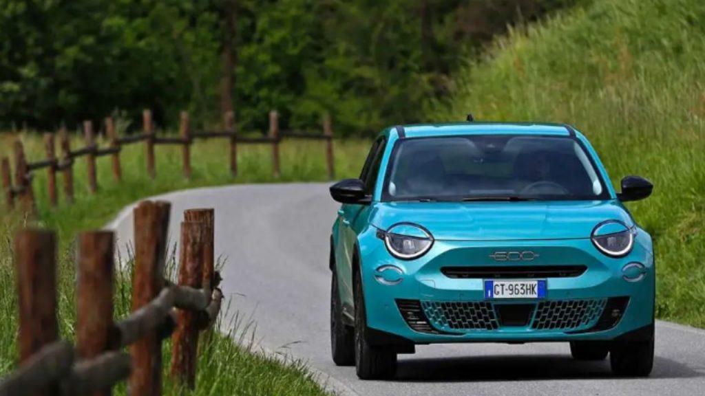 Vuelve un auto clásico, pero se reinventa con motor híbrido y ADN italiano
