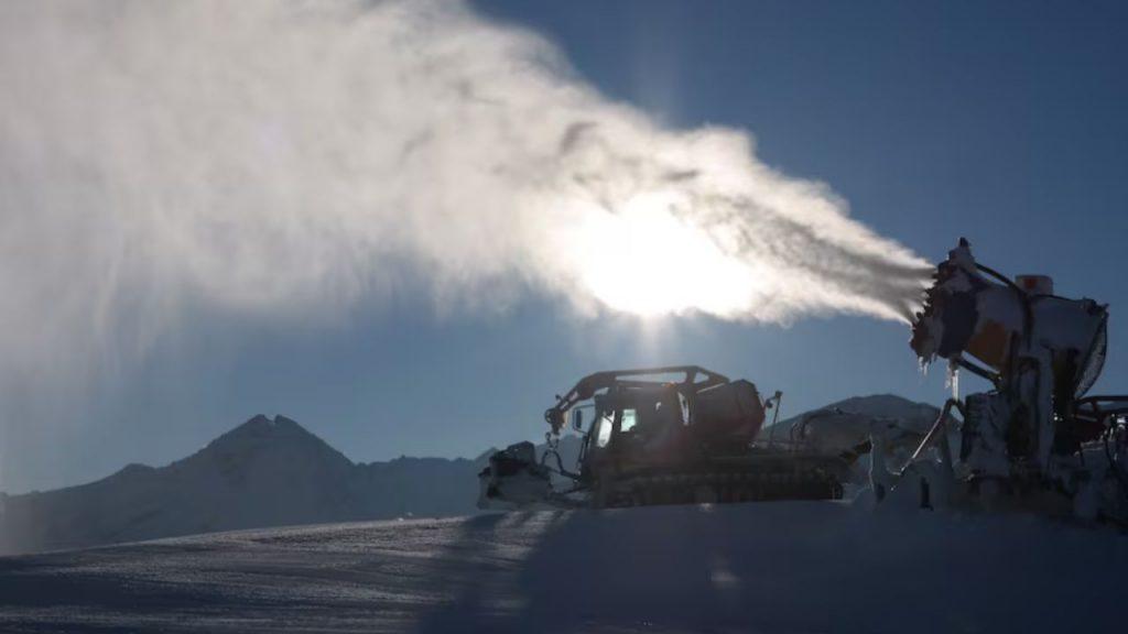 Autorizan a una estación de esquí a fabricar nieve con aguas residuales tratadas