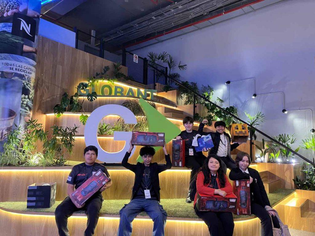 Estudiantes argentinos ganan el torneo internacional de Minecraft 2025 con una pista de Fórmula 1 sustentable