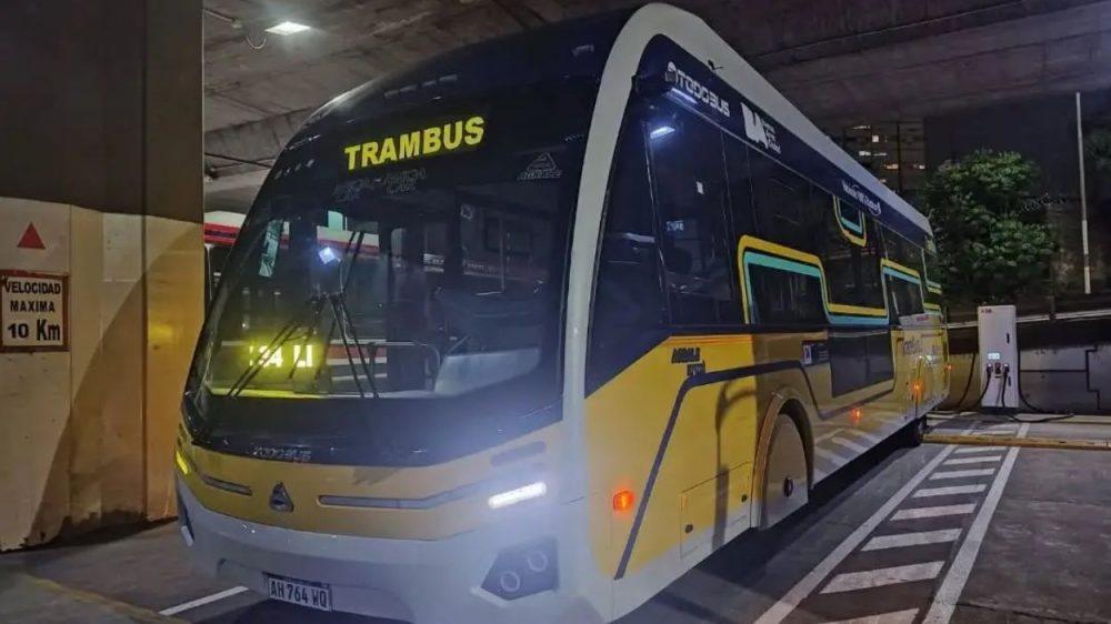 Empieza la prueba piloto del Trambus en la Ciudad: qué es, cómo funciona y cuál será su recorrido