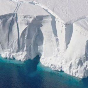 El retroceso récord de un glaciar en la Antártida preocupa a los científicos y tiene un porqué
