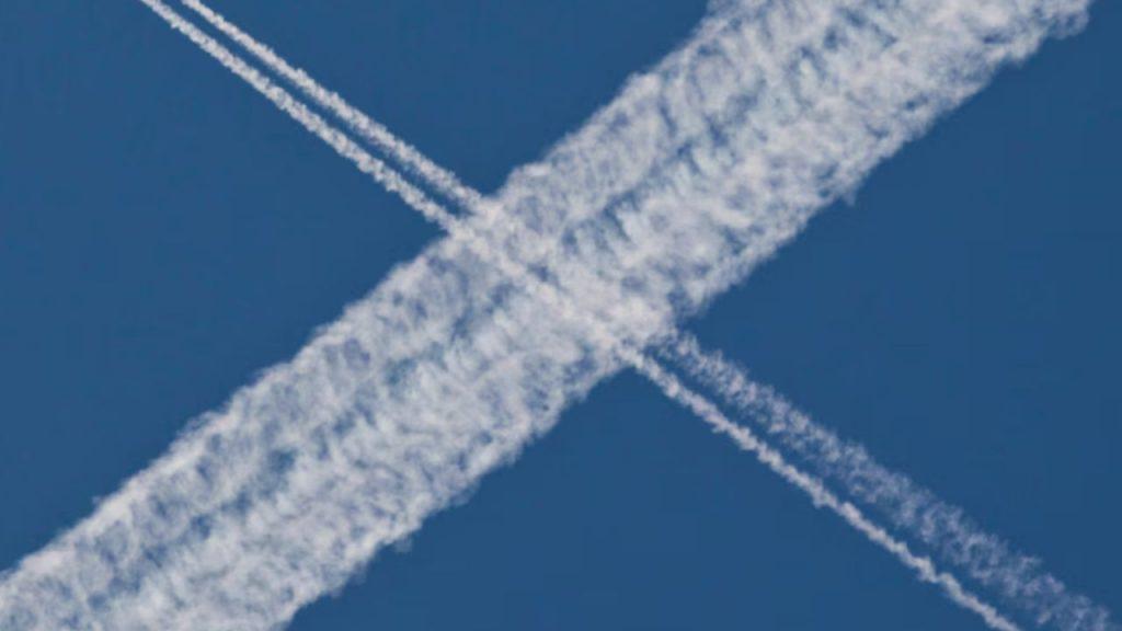 Las estelas de los aviones, bajo la lupa: el verdadero impacto climático detrás del mito de los “chemtrails” Las estelas de los aviones, bajo la lupa: el verdadero impacto climático detrás del mito de los “chemtrails”