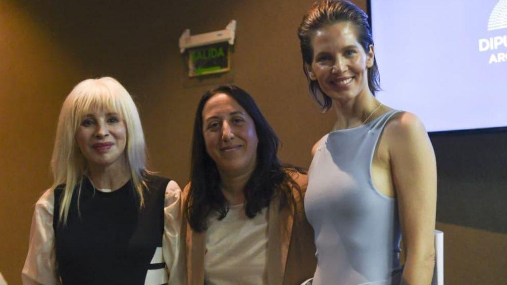 Liz Solari: “Aprobar Ley Sintientes es un acto de Justicia para dejar de tratar a los animales como cosas” Liz Solari: “Aprobar Ley Sintientes es un acto de Justicia para dejar de tratar a los animales como cosas”