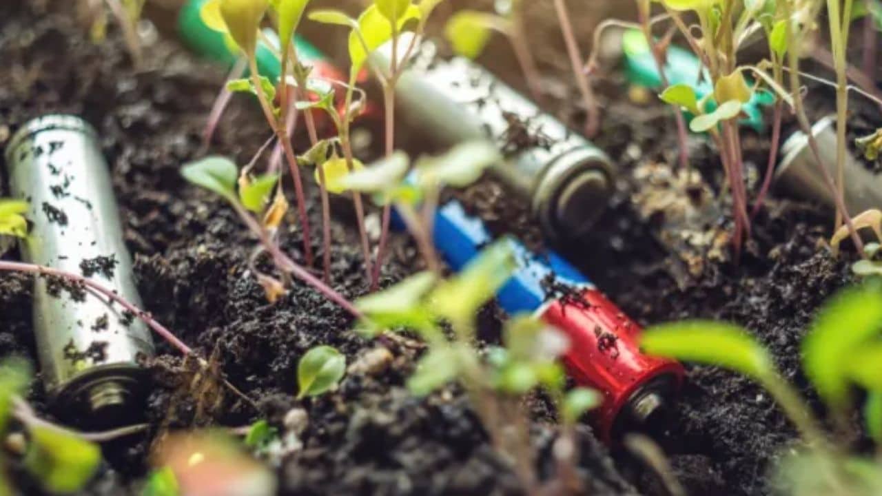 De desecho peligroso a recurso energético: desarrollan un método para transformar pilas usadas en metano