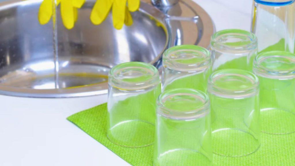 Por qué es un error ecológico secar los vasos y platos boca abajo Por qué es un error ecológico secar los vasos y platos boca abajo