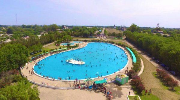 Con espejos de agua y salidas familiares: el destino impensado en La Pam