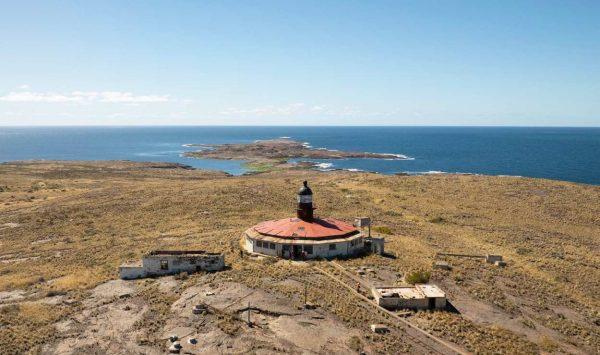 Chubut tiene un faro al que no se llega por casualidad: un viaje al silencio en la Patagonia más extrema