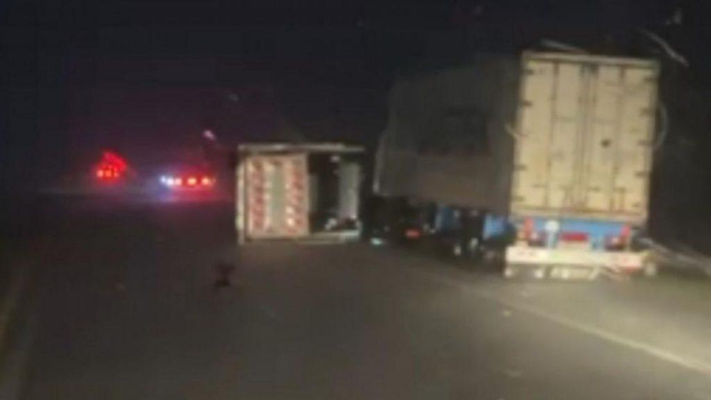 Fuerte temporal: más de 10 camiones volcaron en la autopista de Rosario-Córdoba Fuerte temporal: más de 10 camiones volcaron en la autopista de Rosario-Córdoba