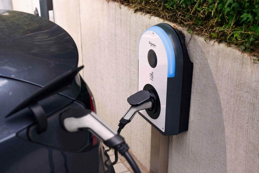 Auto eléctrico en casa: cuánto cuesta instalar un cargador y qué se necesita en Argentina Auto eléctrico en casa: cuánto cuesta instalar un cargador y qué se necesita en Argentina