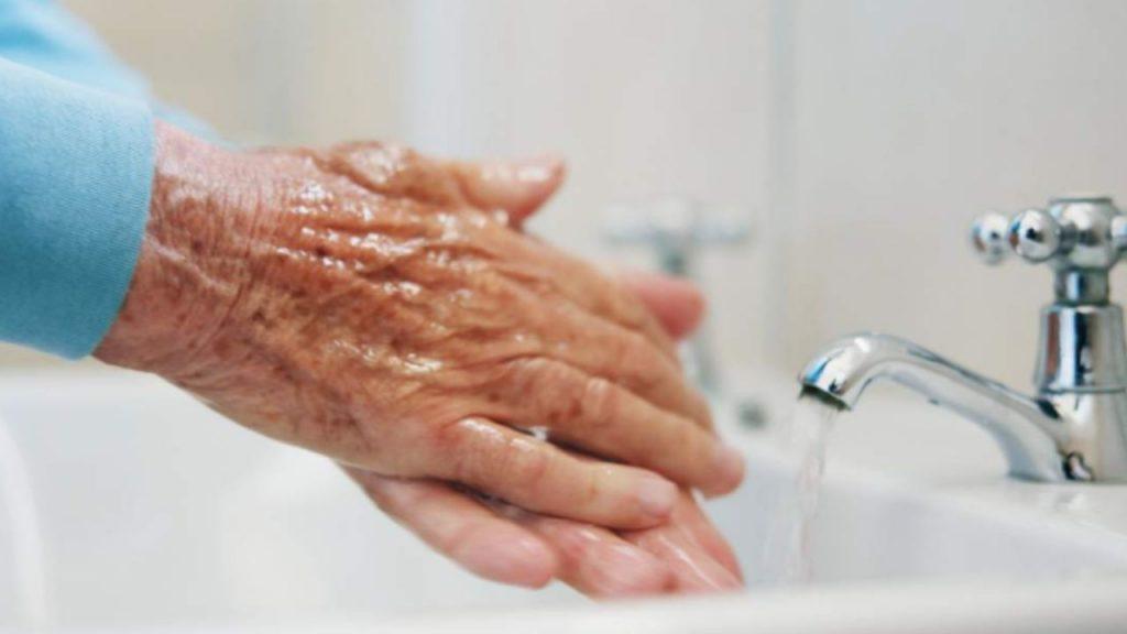 El envejecimiento de la población podría reducir el consumo mundial de agua hasta un 31% El envejecimiento de la población podría reducir el consumo mundial de agua hasta un 31%